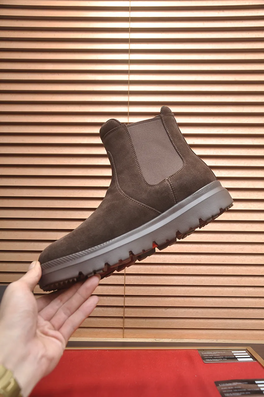 Men's shoes 💰580💶【UGG】(full genuine wool lining) Please pay attention to the original quality and compare the thickness of the wool 🏮🏮Hot style Martin boots from Australia's warm luxury brand men's shoes, official website synchronization, Beckham men's style..., made of imported top-layer waxed cowhide, waxed toe, Australian real wool velvet lining Carefully sewn...Imported rubber Martin boots outsole (comfortable, soft and wear-resistant). I really like the quality...Exquisite workmanship, you can't put it down once you see it. Code number 39-44